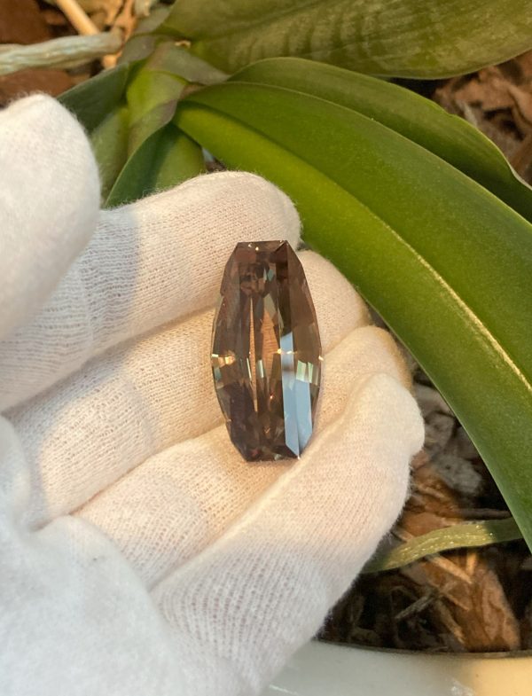 45.01 cts. Zultanite® Xerxes Shield by R. Wobito - Image 5