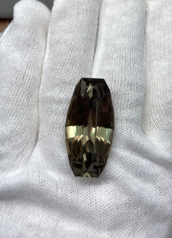 45.01 cts. Zultanite® Xerxes Shield by R. Wobito - Image 3