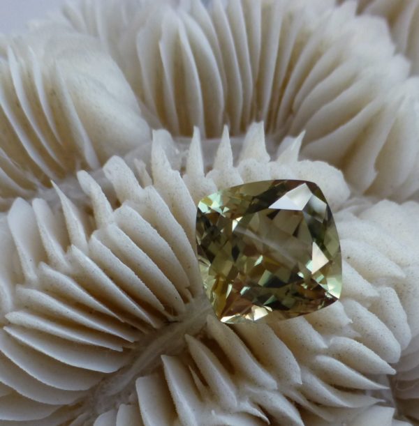 5.20 cts. Zultanite® Square Cushion Cut 10mm - Image 3
