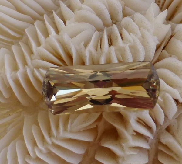 10.61 cts. Zultanite® Artsy Bowtie Cut 21.7x8.8mm - Image 6