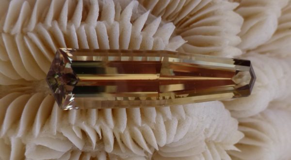 19.95 cts. Zultanite® Artsy Shield 36x9.2mm - Image 6