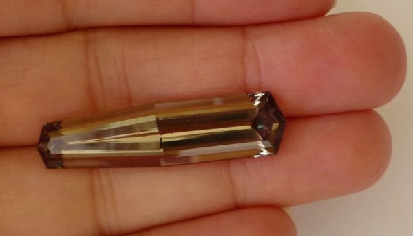 19.95 cts. Zultanite® Artsy Shield 36x9.2mm - Image 2