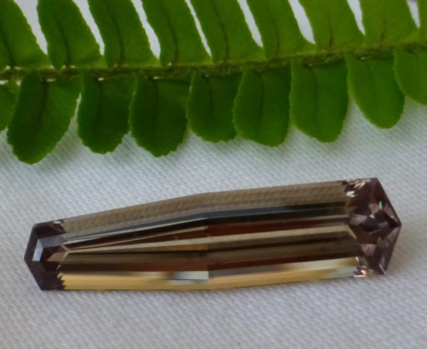 19.95 cts. Zultanite® Artsy Shield 36x9.2mm - Image 4