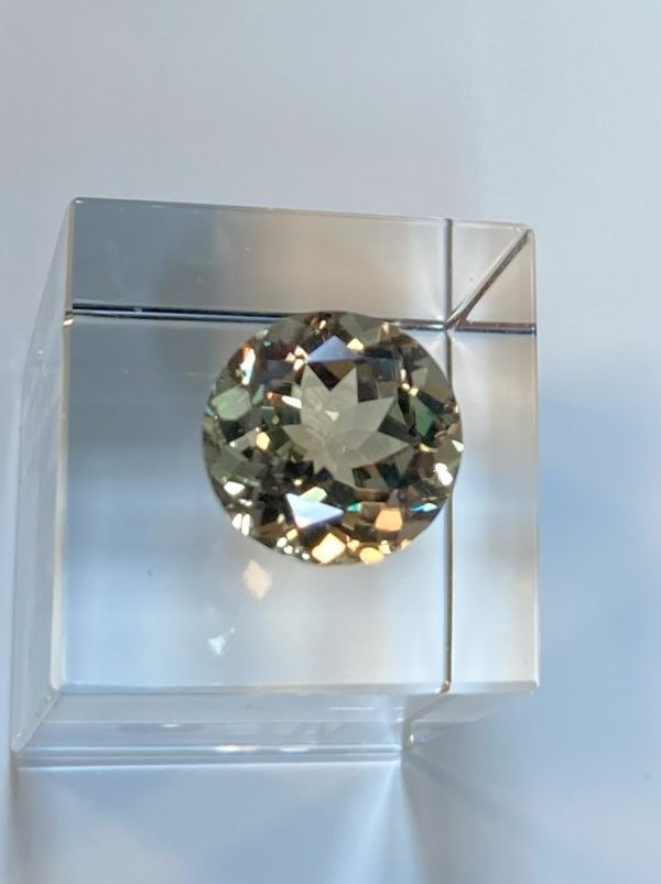 9.76 cts. Zultanite® Modified Portuguese Round Cut 13mm - Image 3