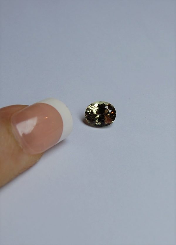 1.32 cts. Zultanite® Oval Cut 8x6mm - Image 5