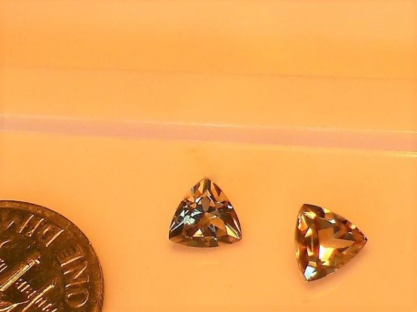 1.00 TCW Zultanite® Pair of Trilliant Cut 5mm - Image 3