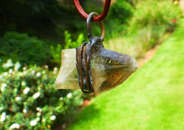 Necklace with  40.05 carat Color Changing Mineral Specimen Pendant - Image 6