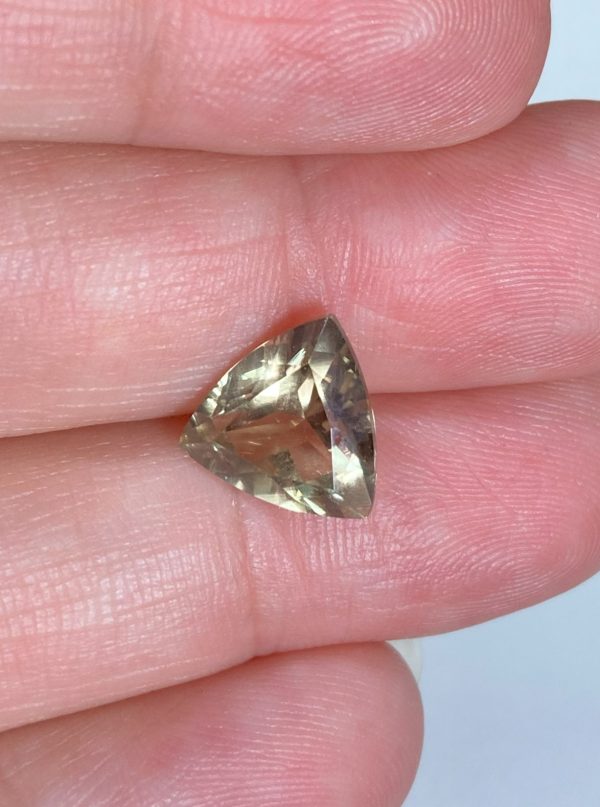 3.50 cts. Zultanite® Trilliant Cut 10 mm - Image 2
