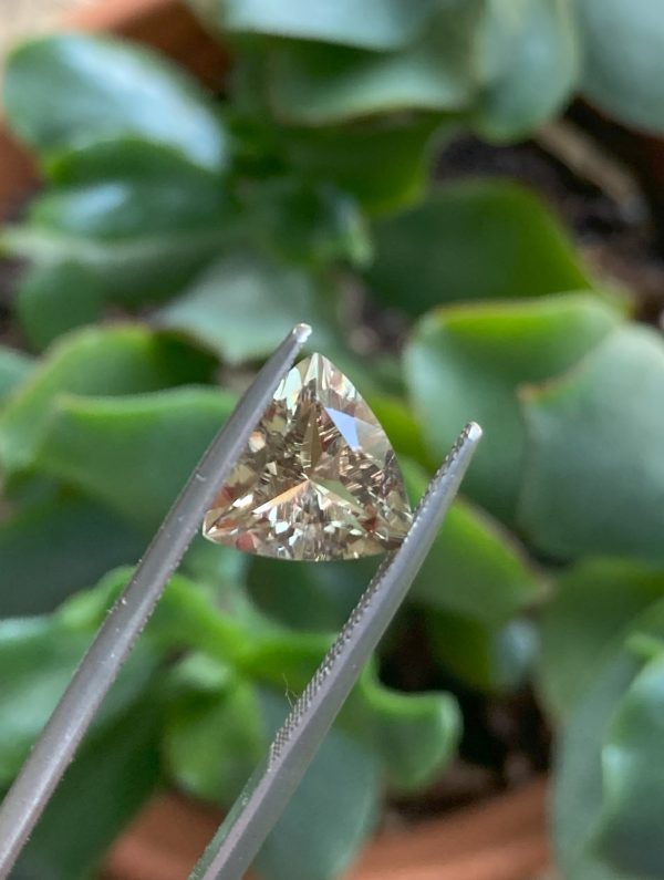 3.50 cts. Zultanite® Trilliant Cut 10 mm - Image 4