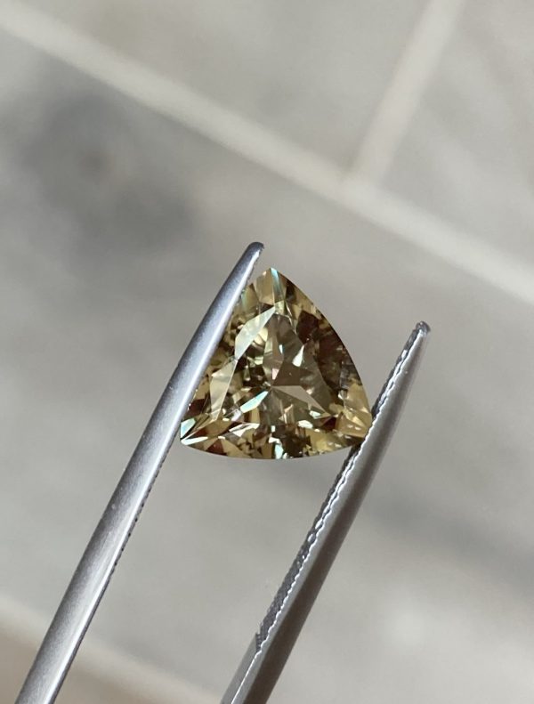 3.50 cts. Zultanite® Trilliant Cut 10 mm - Image 5