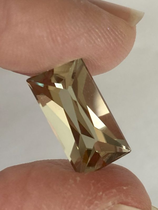 6.45 cts. Zultanite® Wobito Fancy Rectangle Cut 15x8mm - Image 3