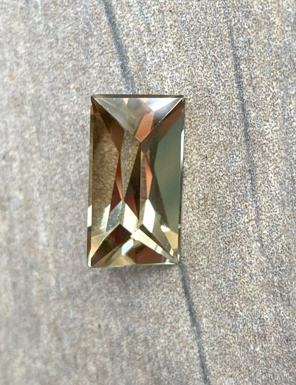 6.45 cts. Zultanite® Wobito Fancy Rectangle Cut 15x8mm - Image 5
