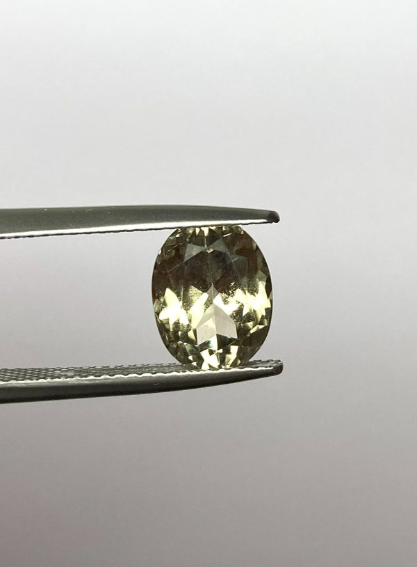3.21 cts. Zultanite® Oval Cut 10x7.5 mm - Image 3