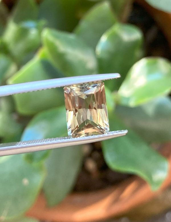 3.32 cts. Zultanite® Radiant Cut Gemstone 10x7.5mm - Image 5