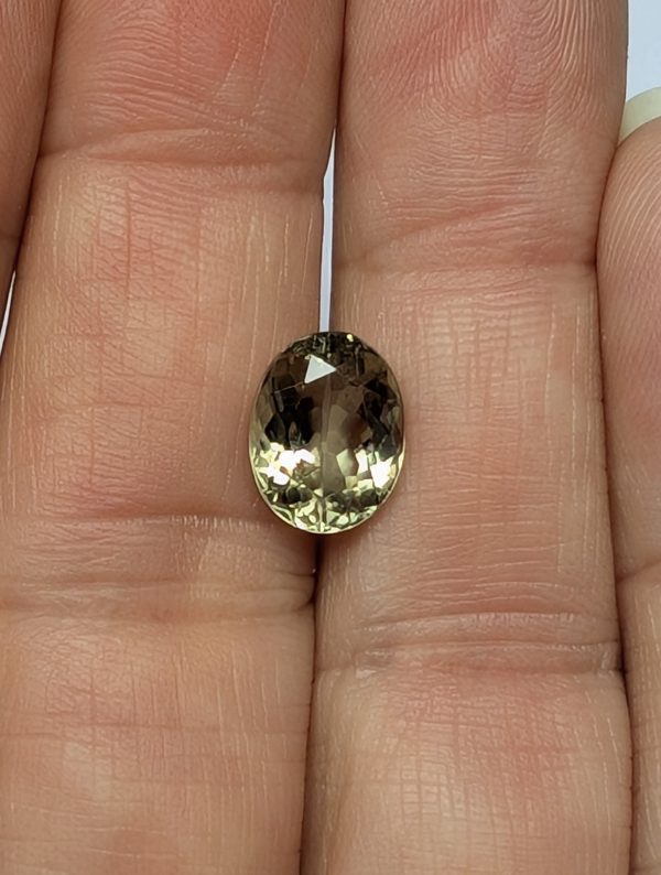 2.76 cts. Zultanite® Oval Cut 9.8mmx7.6mm - Image 4